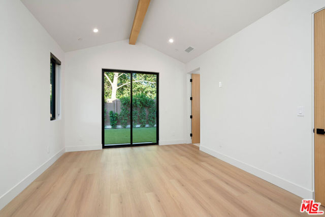 5662 Winnetka Avenue, Woodland Hills CA: https://media.crmls.org/mediaz/95a9c98a-54e8-44a3-a6c5-1e35d44a5cc8.jpg