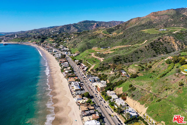22227 PACIFIC COAST Highway, Malibu CA: https://media.crmls.org/mediaz/95aa5f37-0089-47cf-aac2-cd9707b26ed4.jpg