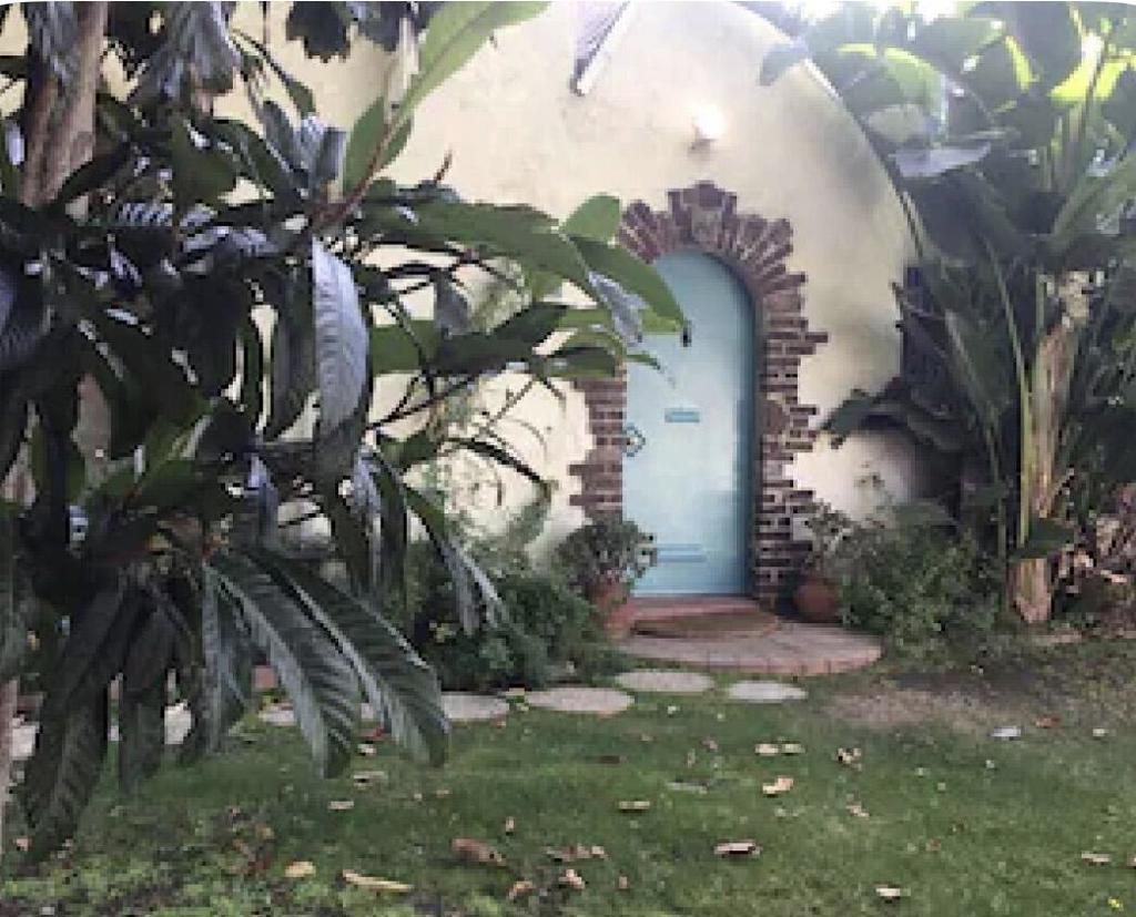 833 N Orange Drive — Cottage
