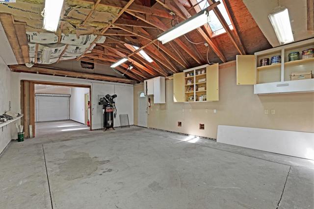 2211 College Avenue, Livermore CA: https://media.crmls.org/mediaz/95aaed69-1050-4264-ba1a-1e85a2449df7.jpg