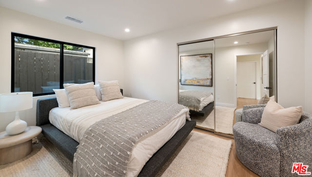 3524 Maplewood Avenue, Los Angeles CA: https://media.crmls.org/mediaz/95ab524c-220a-47ce-9afb-556bfc261860.jpg