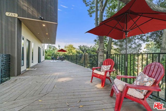 2315 Loma Vista Place, Los Angeles CA: https://media.crmls.org/mediaz/95abde6a-ef7e-408c-b56d-96b0b5041c7b.jpg