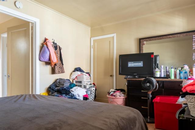 Image 21 of 45 For 9318 Olive St