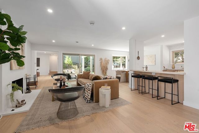 7248 W 88th Place, Los Angeles CA: https://media.crmls.org/mediaz/95ac60da-2dcf-43d3-a335-12a181500ca5.jpg