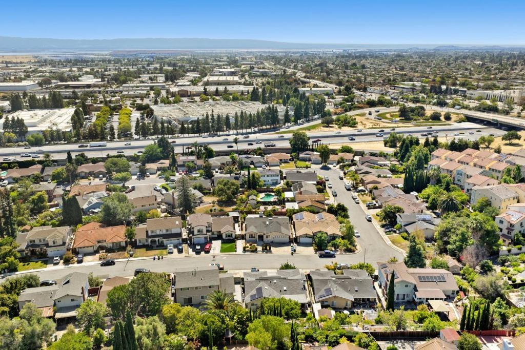 https://media.crmls.org/mediaz/95acddb2-94e5-4306-94ac-9c5d99b41f28.jpg?preset=X-Large