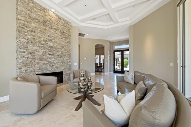 306 Loch Lomond Road, Rancho Mirage CA: https://media.crmls.org/mediaz/95ad3055-3db1-4b81-9824-b2d318c9742c.jpg