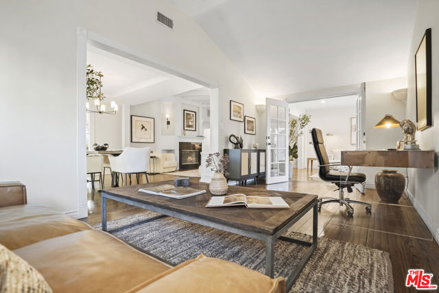 6002 Jumilla Avenue, Woodland Hills CA: https://media.crmls.org/mediaz/95add970-1b9b-4b02-88bc-6d2ee6e99d97.jpg