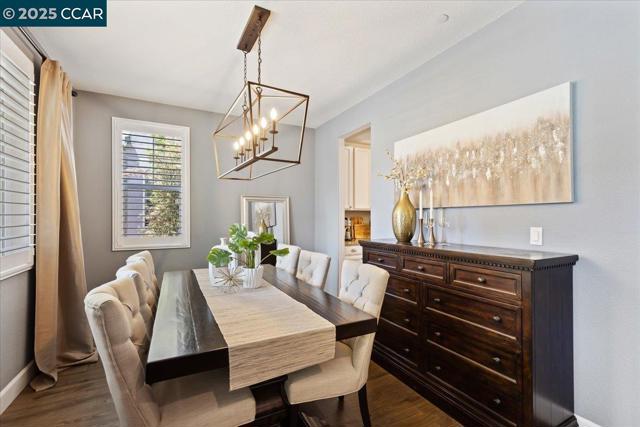 2097 Salice Way, Brentwood CA: https://media.crmls.org/mediaz/95ae5c03-dfa1-4c83-b4f3-d8592fe2b164.jpg
