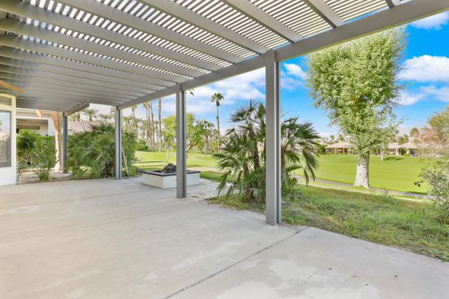 44584 S Heritage Palms Drive, Indio CA: https://media.crmls.org/mediaz/95af67bd-792a-47ce-818d-7f15b7e84111.jpg