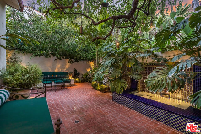 1811 Courtney Avenue, Los Angeles CA: https://media.crmls.org/mediaz/95b030d2-e4d3-4a15-ad42-b828999db818.jpg