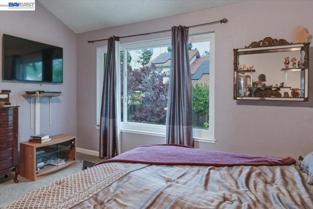 466 Crystalline Dr, Fremont CA: https://media.crmls.org/mediaz/95b073e1-bb90-4d53-8542-8d7ae3876a13.jpg
