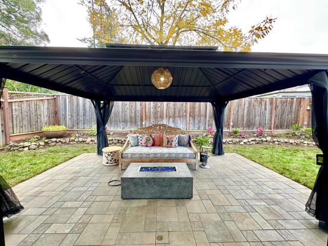 16 Hillview Avenue, Redwood City CA: https://media.crmls.org/mediaz/95b07b19-00fe-4fcd-8b3a-c510e5ba44b3.jpg