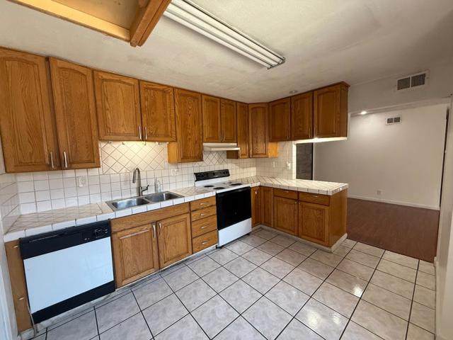 835 Saraband Way, San Jose CA: https://media.crmls.org/mediaz/95b12cc0-d735-4463-b7f2-85b08bff87f8.jpg