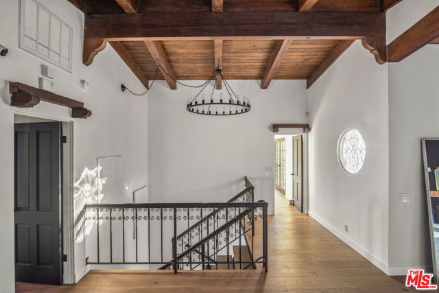 9265 Thrush Way, Los Angeles CA: https://media.crmls.org/mediaz/95b1d552-1120-4fb5-adfd-3efcd1cfcc4e.jpg