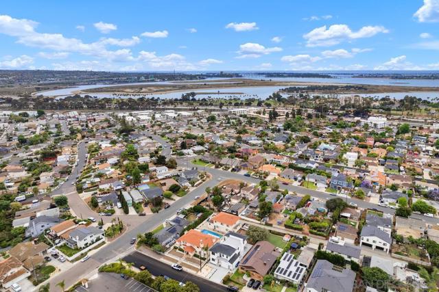 1826 Galveston St, San Diego CA: https://media.crmls.org/mediaz/95b1e089-4246-4f1e-a67b-533cead8433c.jpg