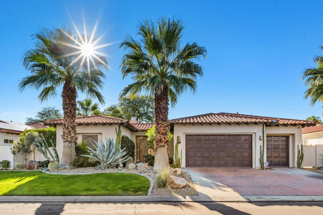 284 Loch Lomond Road, Rancho Mirage CA: https://media.crmls.org/mediaz/95b29770-f3c4-4a57-bdbb-17669e5e62de.jpg