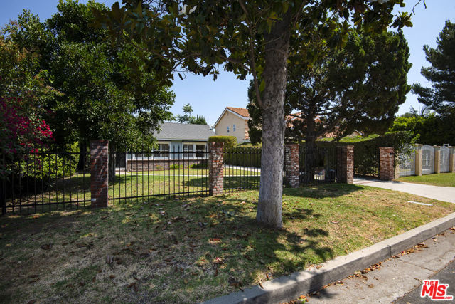 14755 Huston Street, Sherman Oaks CA: https://media.crmls.org/mediaz/95b307cf-e9ab-49db-a0fa-271c35255f4a.jpg