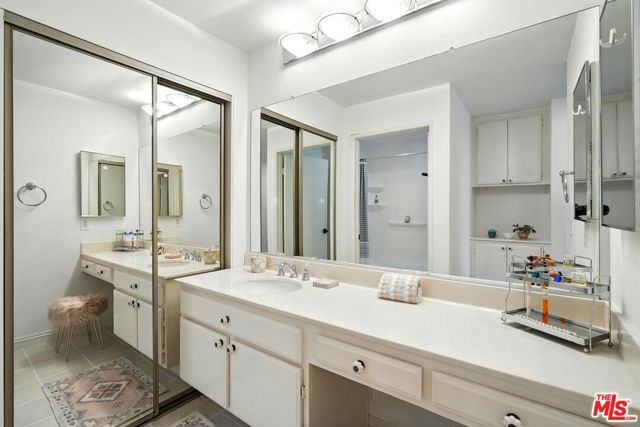 8505 Gulana Avenue, Playa del Rey CA: https://media.crmls.org/mediaz/95b388d6-9a21-49b3-9c3b-00126424afc2.jpg