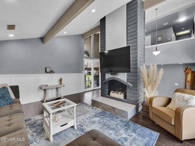 2026 Bridgegate Court, Westlake Village CA: https://media.crmls.org/mediaz/95b39508-2754-470c-bedf-f4c5ce775a9d.jpg