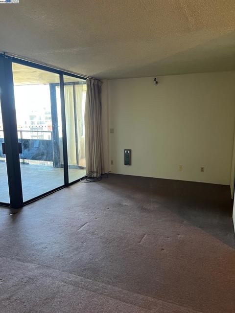 801 Franklin St, Oakland CA: https://media.crmls.org/mediaz/95b3ad14-d863-46d0-973a-94f6cf9c1e13.jpg