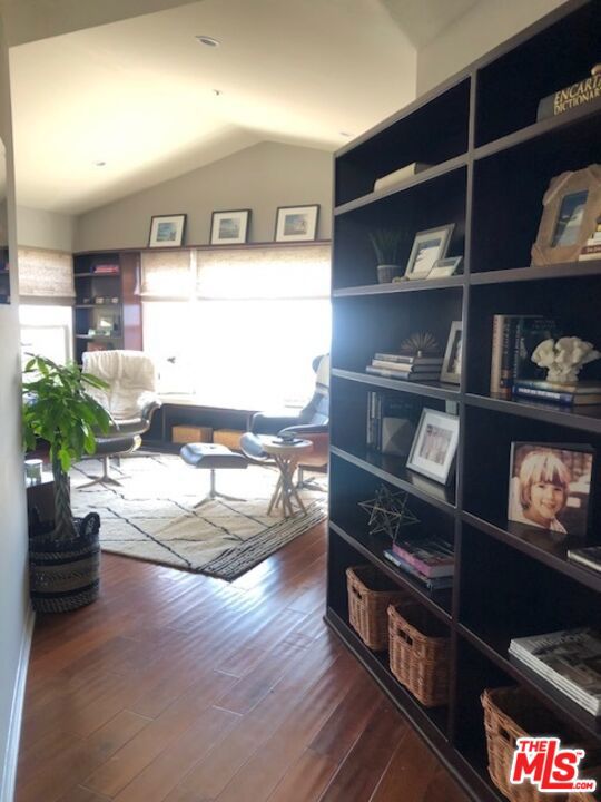 16620 Calle Jermaine, Pacific Palisades CA: https://media.crmls.org/mediaz/95b3e255-38b2-43b7-921e-6eb2539528df.jpg