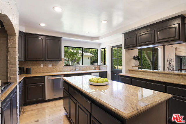 745 25th Street, Santa Monica CA: https://media.crmls.org/mediaz/95b42092-0795-49d1-953b-1dc78937bfb5.jpg