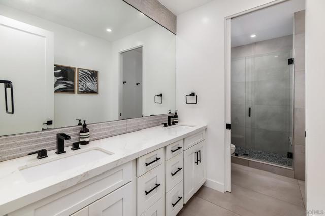 1041 Van Nuys St, San Diego CA: https://media.crmls.org/mediaz/95b480ed-fab7-4223-acc6-526fdfb2030c.jpg