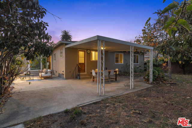 4242 Grand View Boulevard, Los Angeles CA: https://media.crmls.org/mediaz/95b4973e-eb6e-4d96-949a-12cd0f9eccf5.jpg