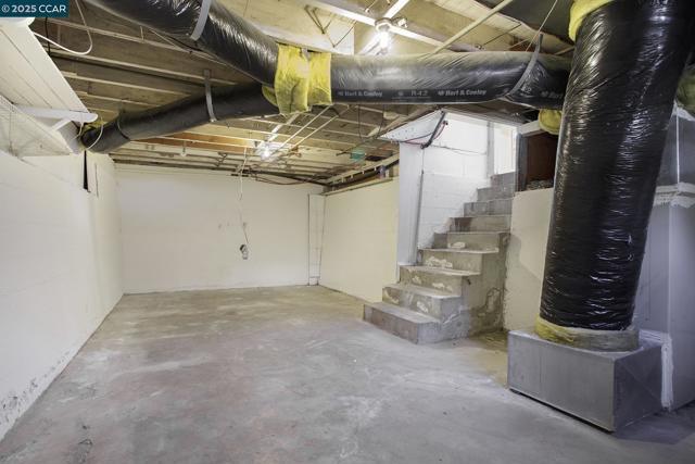532 Central Ave, Pittsburg CA: https://media.crmls.org/mediaz/95b4b710-f8f0-4bd4-9d74-c020e551589b.jpg