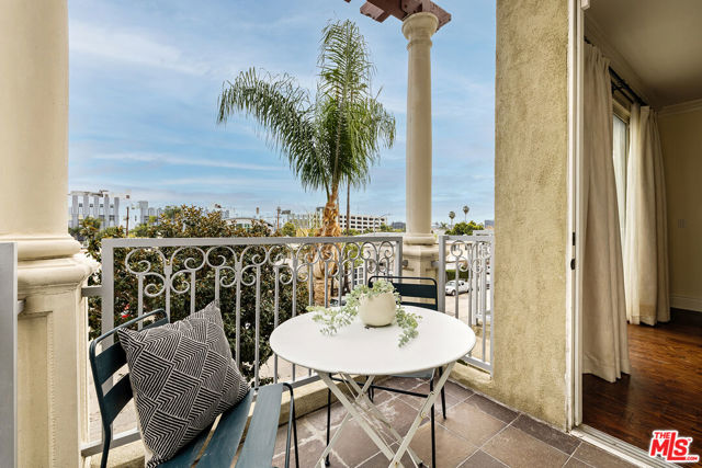 1023 Wilcox Avenue, Los Angeles CA: https://media.crmls.org/mediaz/95b4dc95-b761-4ddd-9d57-42fa38001cfb.jpg