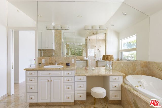 16303 Mandalay Drive, Encino CA: https://media.crmls.org/mediaz/95b4e073-ea8d-4539-8a33-27e98e1010f3.jpg