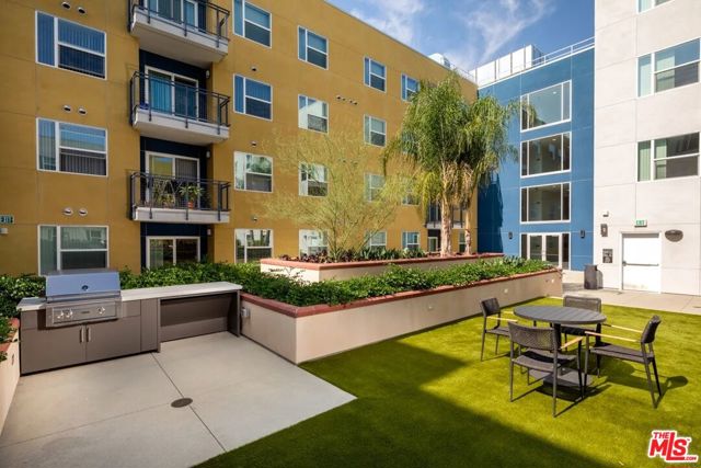 10568 Promenade Gateway, El Monte CA: https://media.crmls.org/mediaz/95b52836-2f01-473f-b019-3a52a70e7dfe.jpg