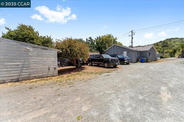 4825 San Pablo Dam Rd, El Sobrante CA: https://media.crmls.org/mediaz/95b5afd5-ca1e-4600-ba74-a3e05cc6fa4d.jpg