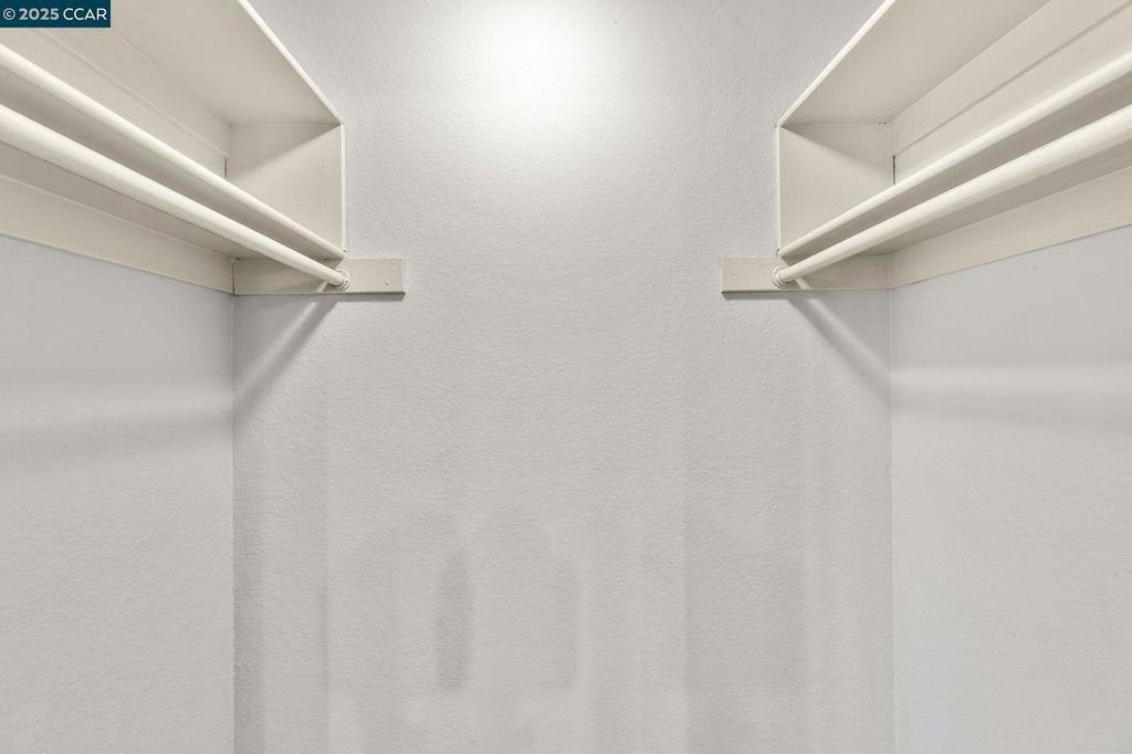 https://media.crmls.org/mediaz/95b5e8bc-7674-4378-97e7-739d99232792.jpg?preset=X-Large