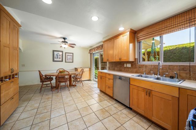 905 Discovery Street, San Marcos CA: https://media.crmls.org/mediaz/95b5e901-6cff-408e-a680-01e73044d642.jpg