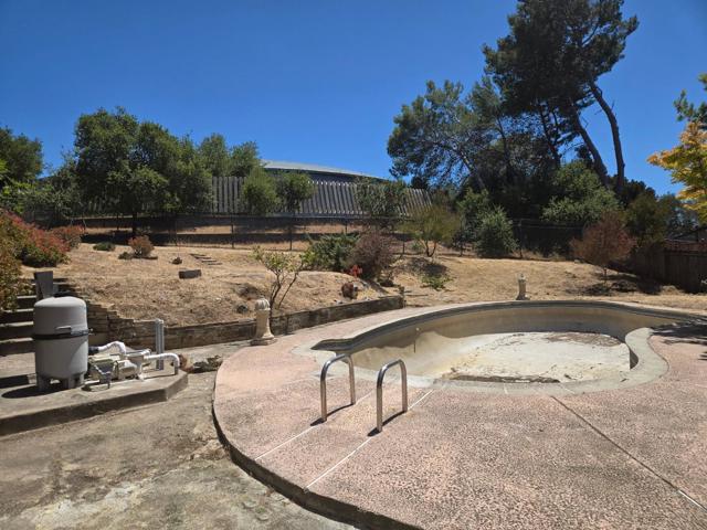 2847 Ralston Way, Hayward CA: https://media.crmls.org/mediaz/95b654d1-b46a-437f-a2d3-007b931787b9.jpg