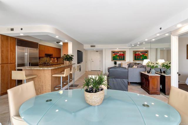Detail Gallery Image 6 of 11 For 1780 Avenida Del Mundo #203,  Coronado,  CA 92118 - 2 Beds | 2 Baths