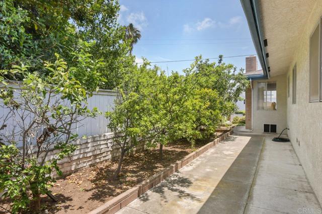 3448 Goldfinch Street, San Diego CA: https://media.crmls.org/mediaz/95b95889-a552-4739-966d-731c168f70a4.jpg