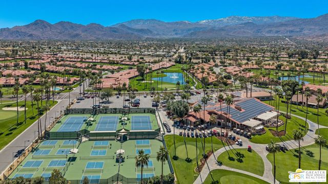 34 Camino Arroyo Place, Palm Desert CA: https://media.crmls.org/mediaz/95b99b7a-8135-4b0d-ad90-c71625bf2c26.jpg