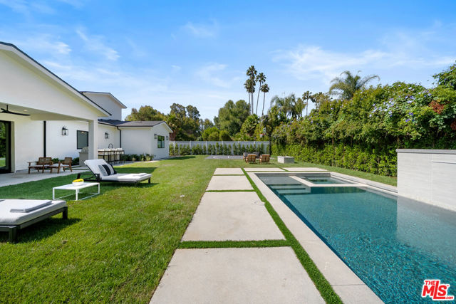 5036 Woodley Avenue, Encino CA: https://media.crmls.org/mediaz/95b99cc4-42b7-475d-be88-c030fe56fc43.jpg