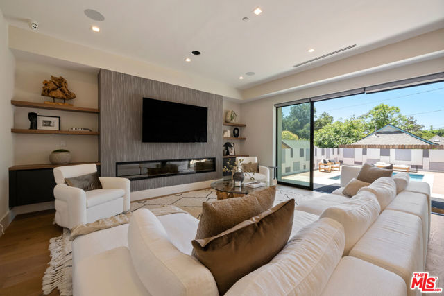 4299 Elmer Avenue, Studio City CA: https://media.crmls.org/mediaz/95ba9e0f-bef4-4d67-862d-daf2967f4d50.jpg