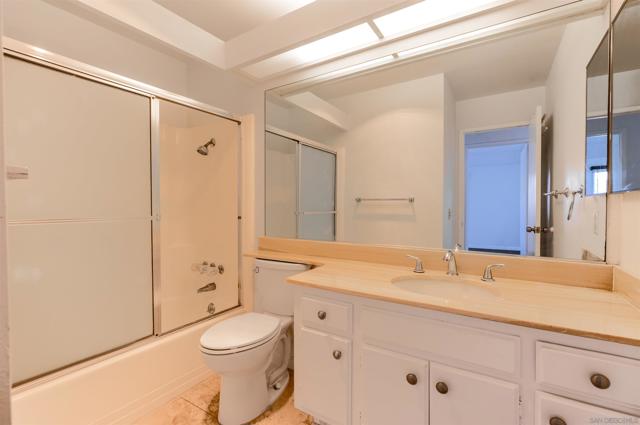 17476 Plaza Cerado, San Diego CA: https://media.crmls.org/mediaz/95badfb2-6303-487b-863f-0c437ea5e2f7.jpg