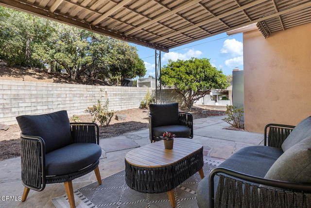 5134 Monte Bonito Drive Drive, Los Angeles CA: https://media.crmls.org/mediaz/95bba9b8-e917-478e-afea-2bf4e9e35a73.jpg