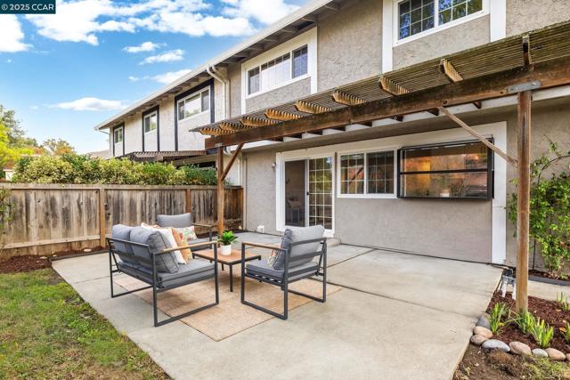 2115 Wilmington Dr, Walnut Creek CA: https://media.crmls.org/mediaz/95bc2d15-0e46-4e45-8e92-2c60df9eb347.jpg