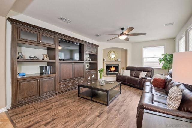 Image 10 of 48 For 993 Hawthorne Creek Dr