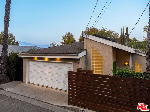 980 Oneonta Drive, Los Angeles CA: https://media.crmls.org/mediaz/95bc7c7a-65ec-4ddb-a6c7-d5d180ec6035.jpg