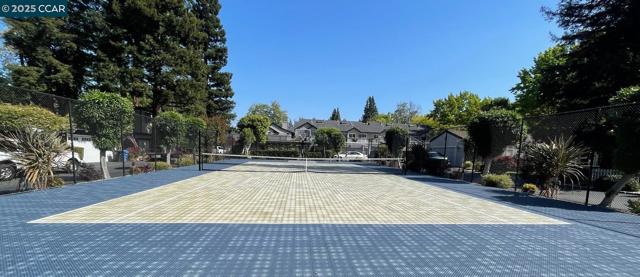 54 Creek Tree Ln, Alamo CA: https://media.crmls.org/mediaz/95bd5299-49f8-4c2e-a7ee-99e8e87f8e3a.jpg