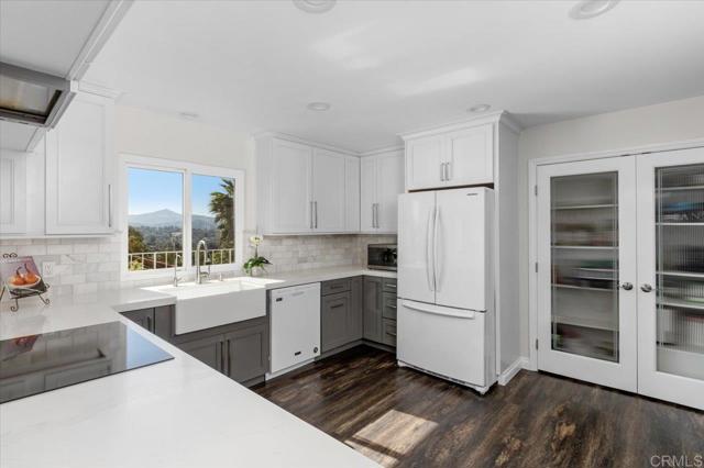 Detail Gallery Image 12 of 37 For 215 Cranston Crest, Escondido,  CA 92025 - 3 Beds | 2 Baths
