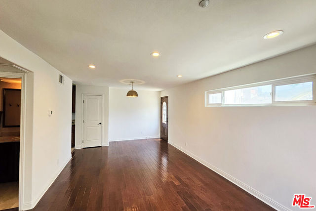 4220 Fair Avenue, North Hollywood CA: https://media.crmls.org/mediaz/95be1c6e-f192-4c3f-8613-4b7473c75057.jpg
