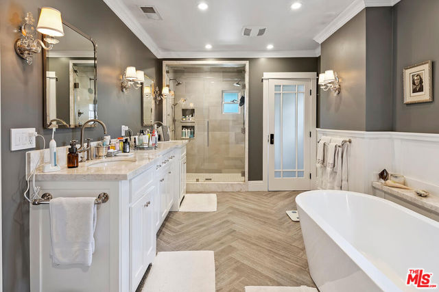 10428 Wyton Drive, Los Angeles CA: https://media.crmls.org/mediaz/95be2358-59e7-4c8b-8aa4-ac2c4995befa.jpg